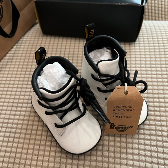 Infant Dr. Martens Air Wair White - Picture 2 of 7
